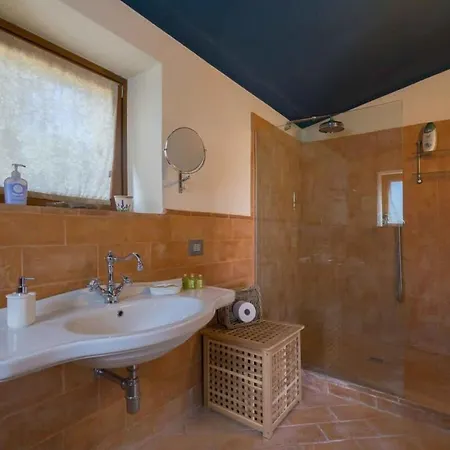 Enchanting Manor House With Ancient Look * לוצ'יניאנו