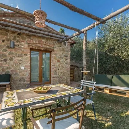 וילה Enchanting Manor House With Ancient Look
