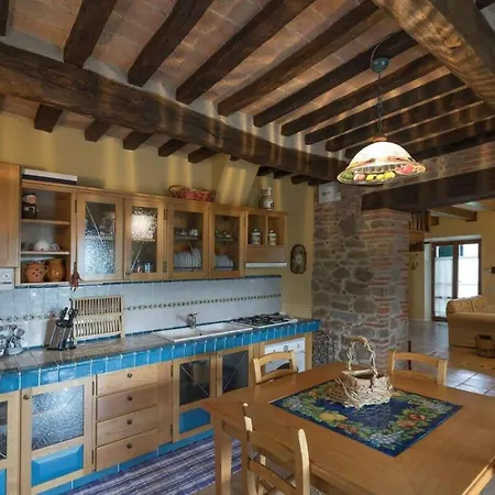 וילה Enchanting Manor House With Ancient Look