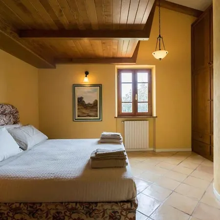 Enchanting Manor House With Ancient Look לוצ'יניאנו