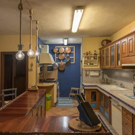 וילה Enchanting Manor House With Ancient Look