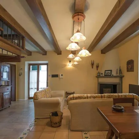 וילה Enchanting Manor House With Ancient Look לוצ'יניאנו