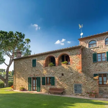 Enchanting Manor House With Ancient Look לוצ'יניאנו